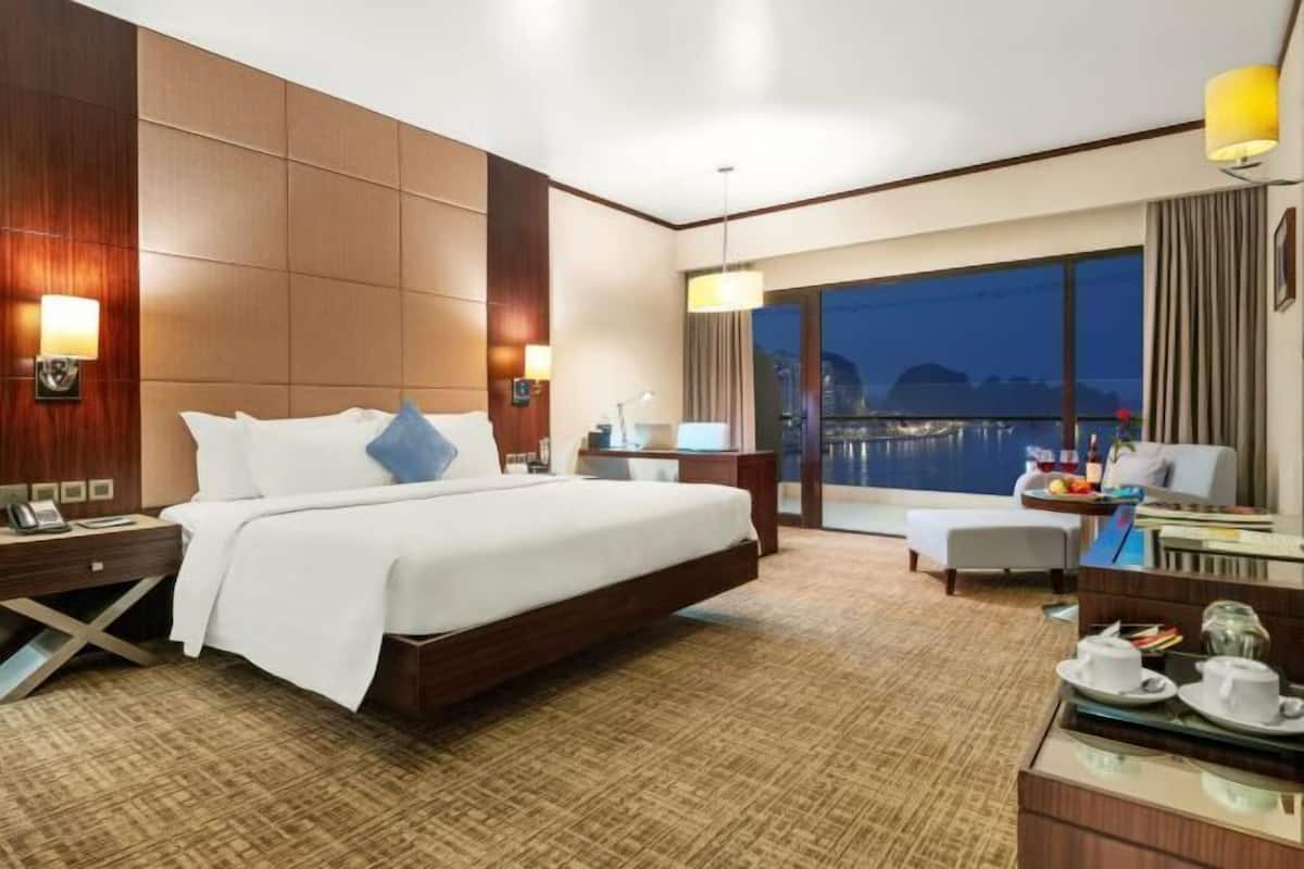 In-room safe, desk, laptop workspace, soundproofing