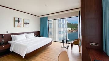 In-room safe, desk, laptop workspace, soundproofing