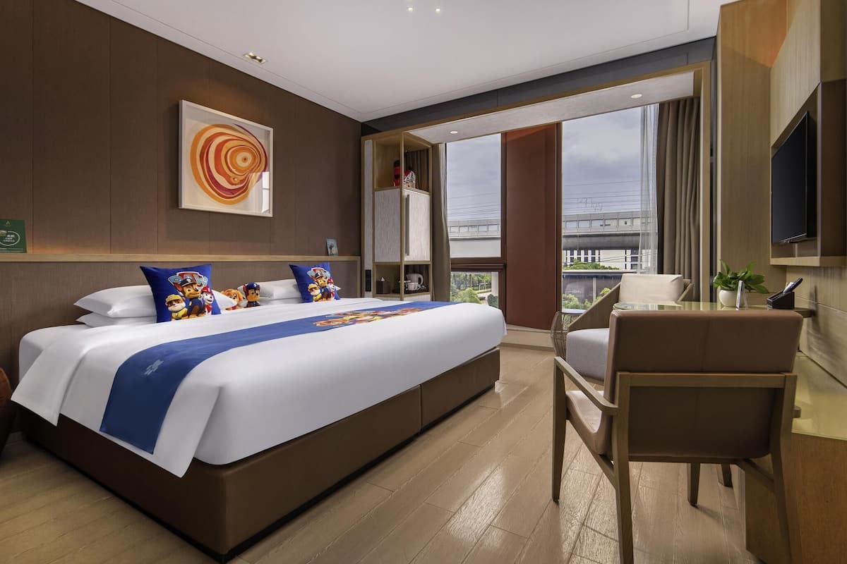 Deluxe Room, 1 King Bed (City Side)