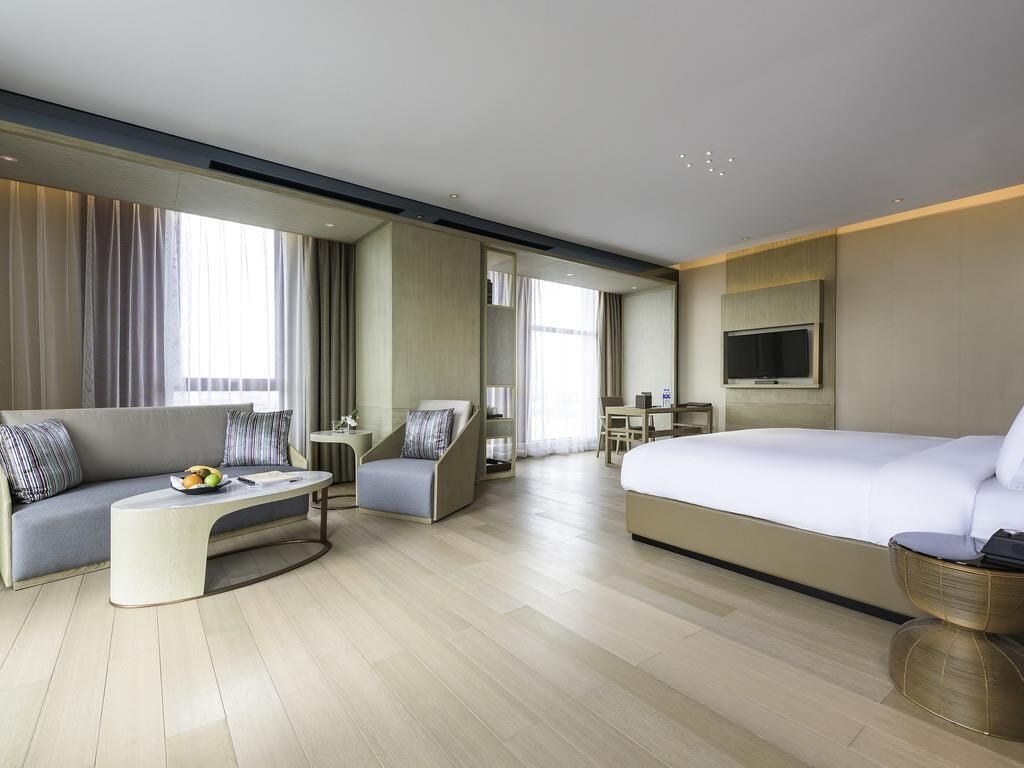 Junior Suite, 1 Double Bed (Panorama) | Minibar, in-room safe, soundproofing, iron/ironing board