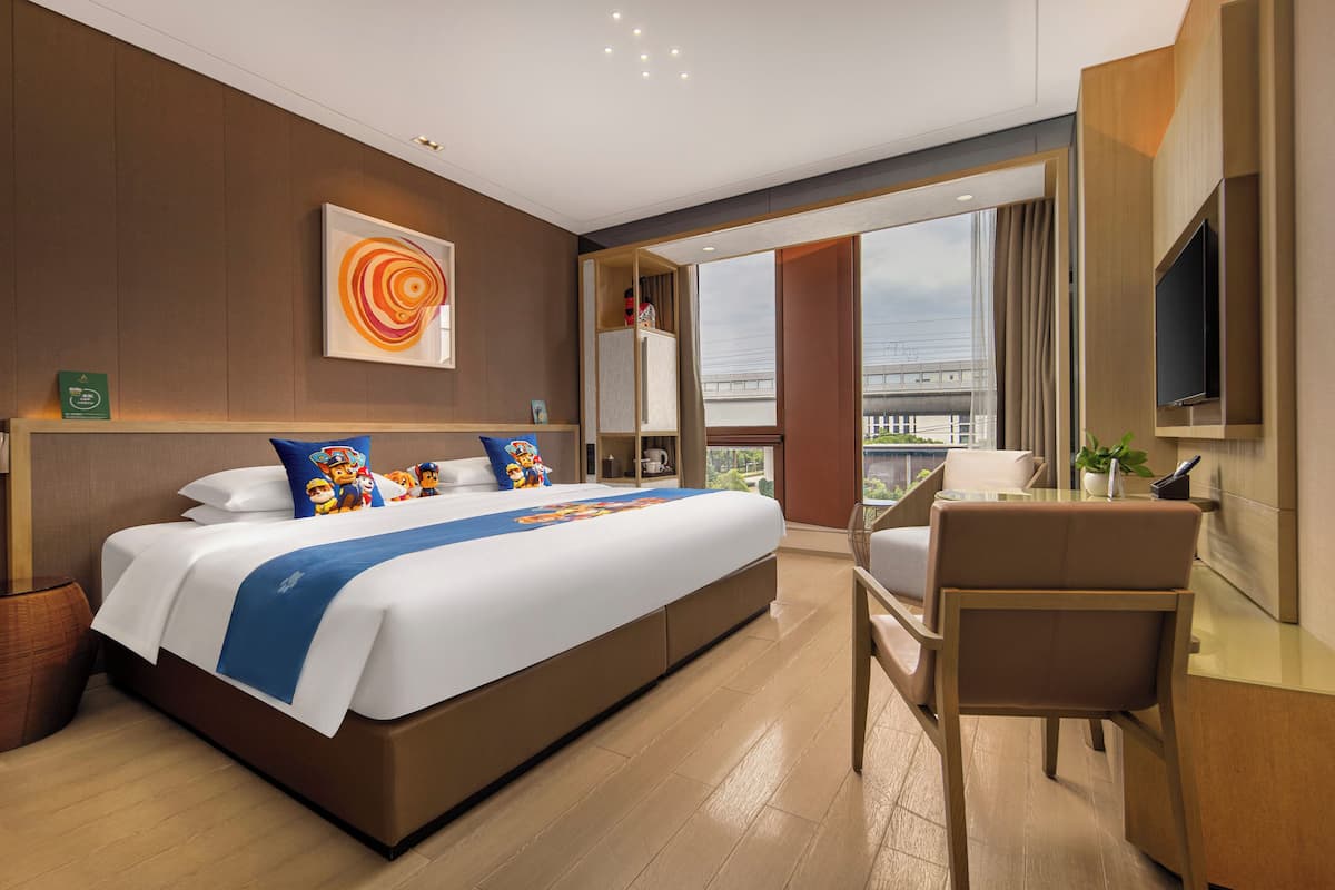 Minibar, in-room safe, soundproofing, iron/ironing board