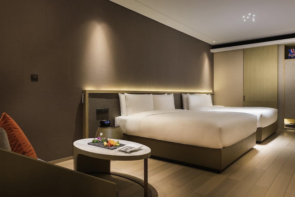 Familienstudio, Mehrere Betten | Minibar, Zimmersafe, schallisolierte Zimmer, Bügeleisen/Bügelbrett