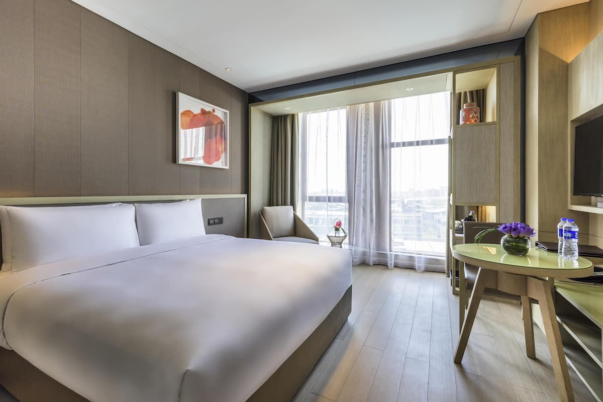 Superior Room, 1 King Bed | Minibar, in-room safe, soundproofing, iron/ironing board