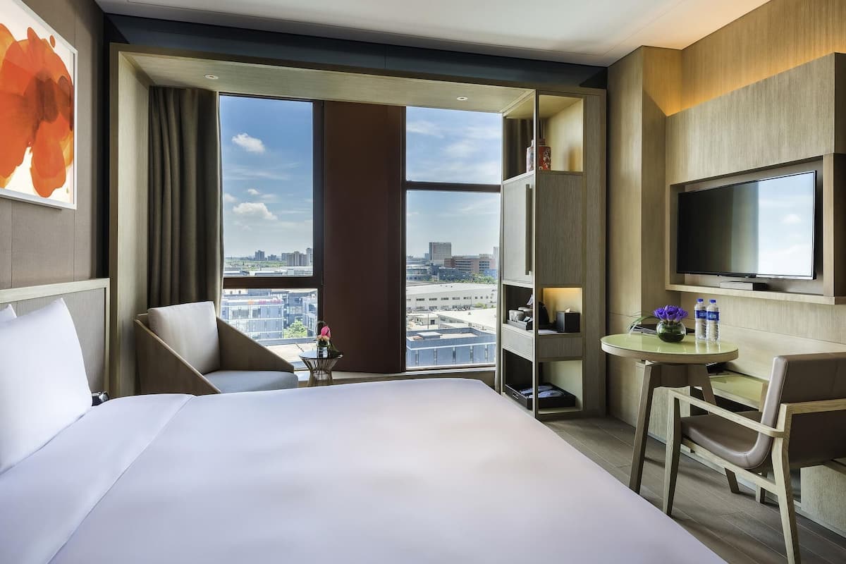 Deluxe Room, 1 King Bed