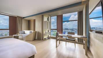 Deluxe Suite, Berbilang Katil | Bar mini, peti besi dalam bilik, kalis bunyi, seterika/papan seterika