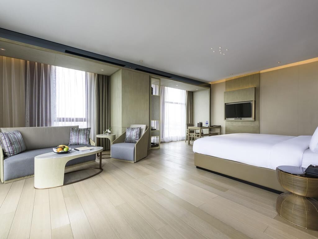 Junior Suite, 1 Double Bed (Panorama) | Minibar, in-room safe, soundproofing, iron/ironing board