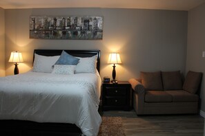 Deluxe Room, 1 Queen Bed (42A)
