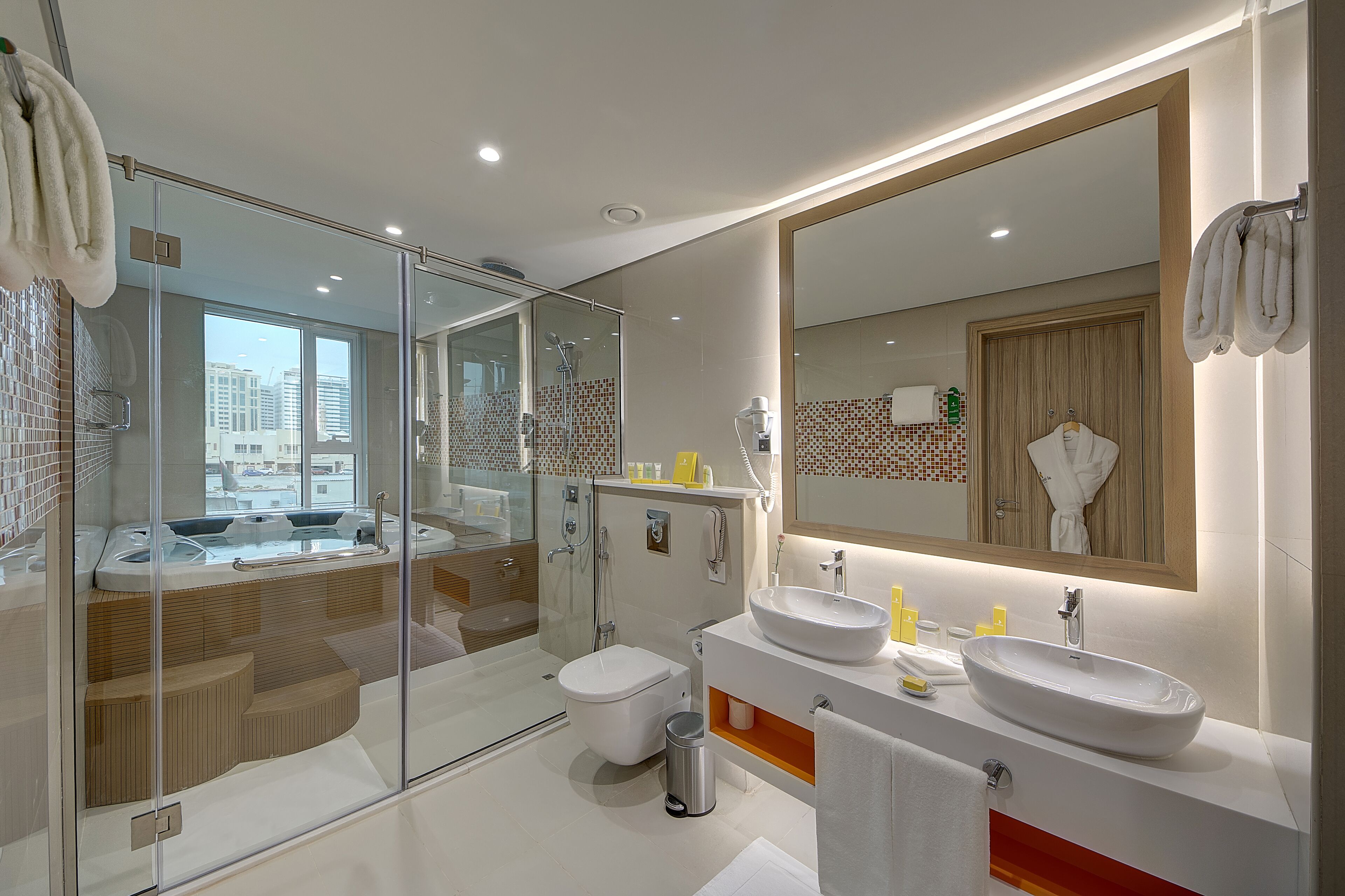 executive suite, 1 king bed | bathroom | bathtub, deep-soaking bathtub, free toiletries, hair dryer