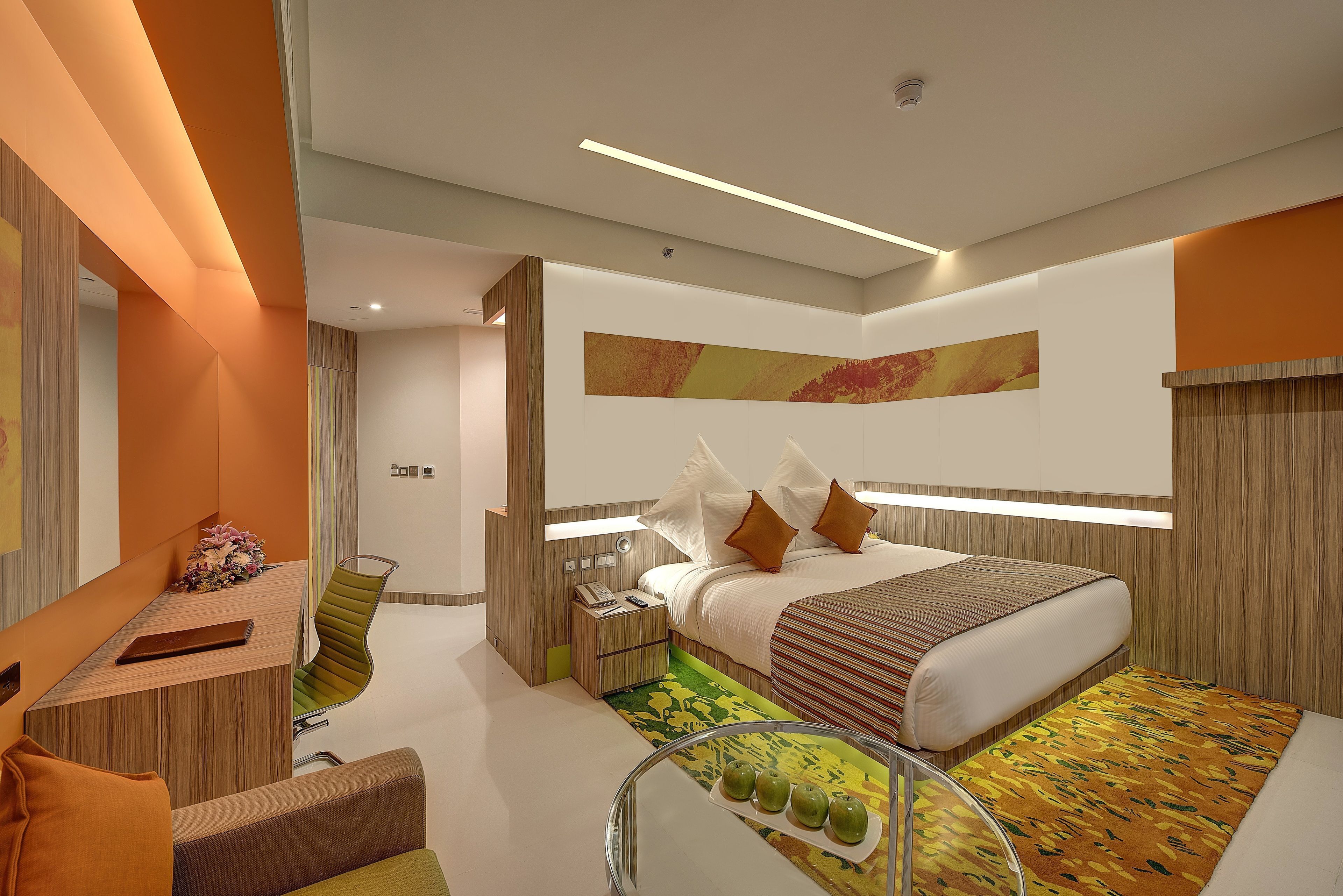 Minibar, coffres-forts dans les chambres, bureau