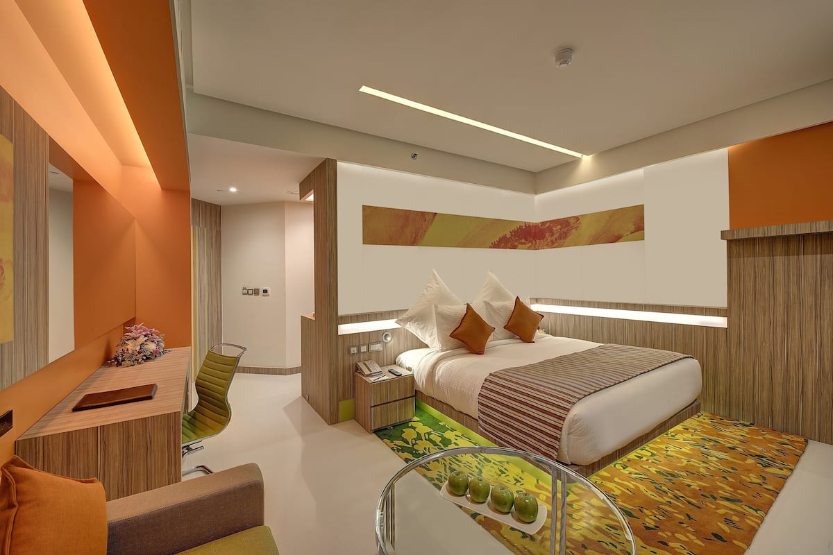 Minibar, in-room safe, desk, laptop workspace