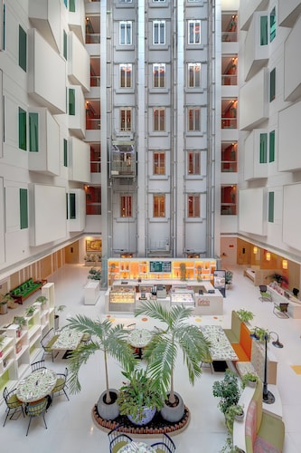 Al Khoory Atrium Hotel