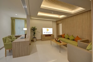 Executive suite, 1 kingsize bed | Zitruimte lobby