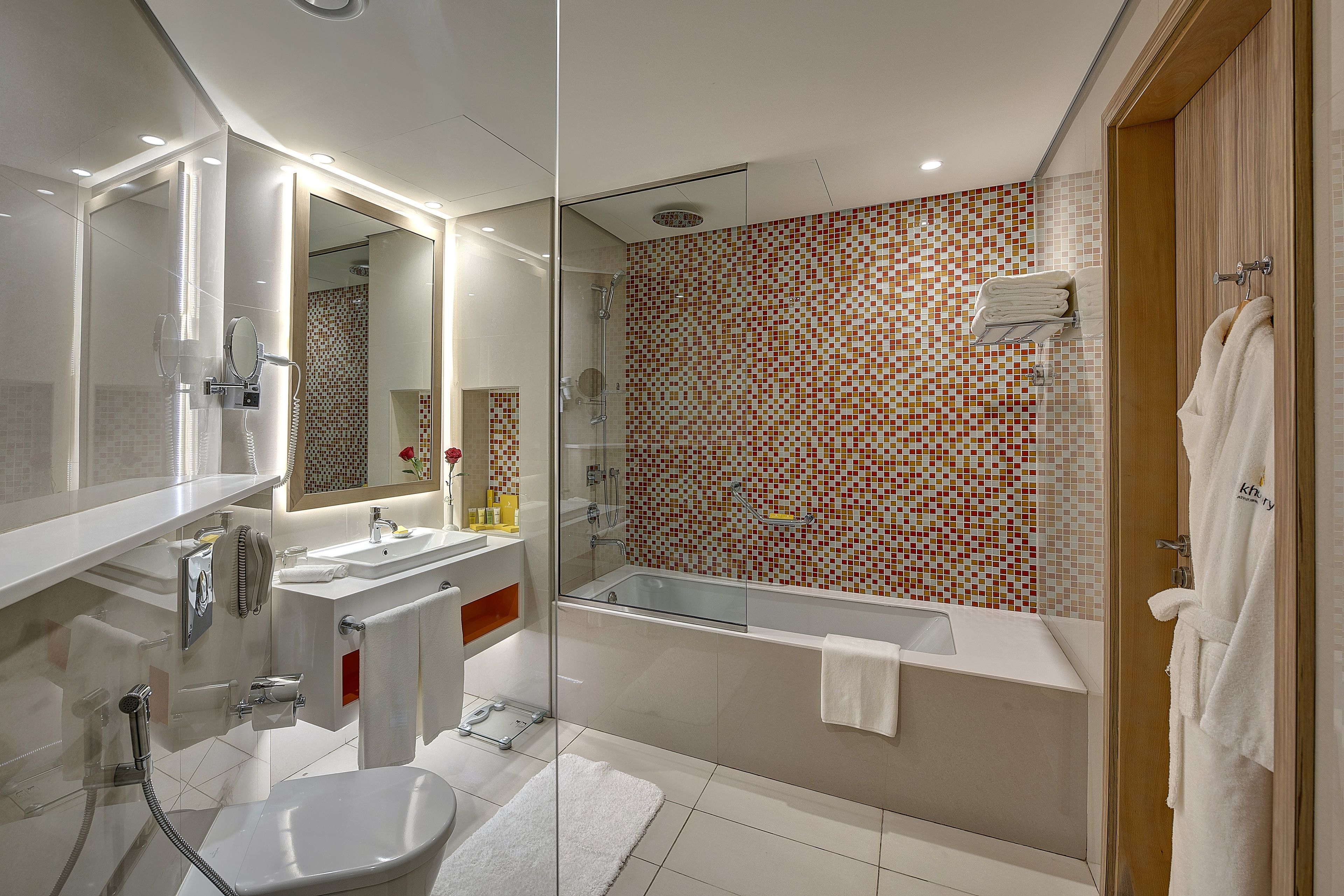 bathtub, deep-soaking bathtub, free toiletries, hair dryer