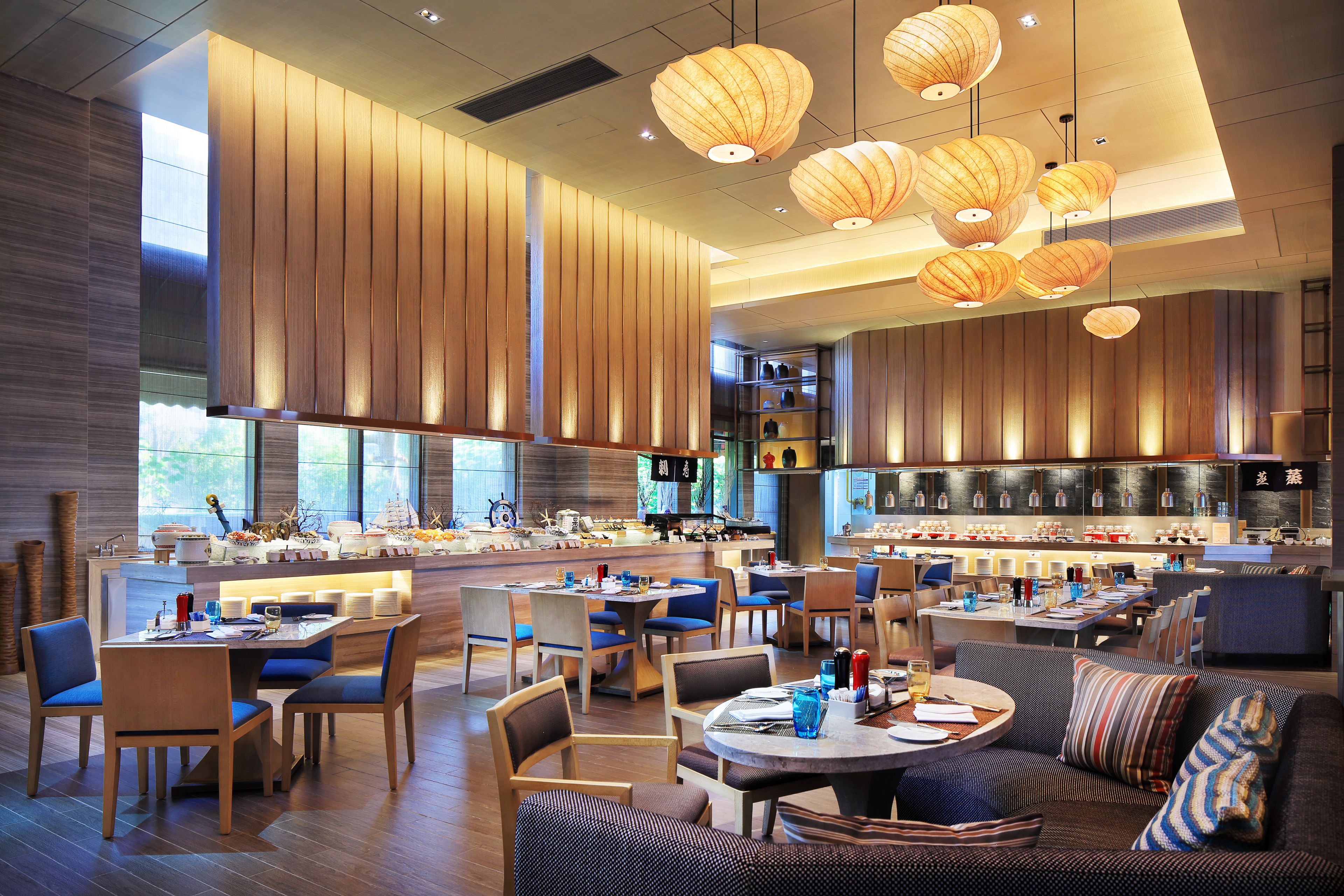 daily buffet breakfast (cny 128 per person)