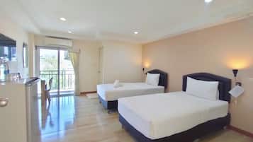 Superior Twin Room | Desk, blackout curtains, free WiFi