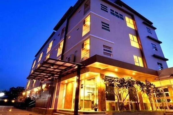 Front of property - evening/night