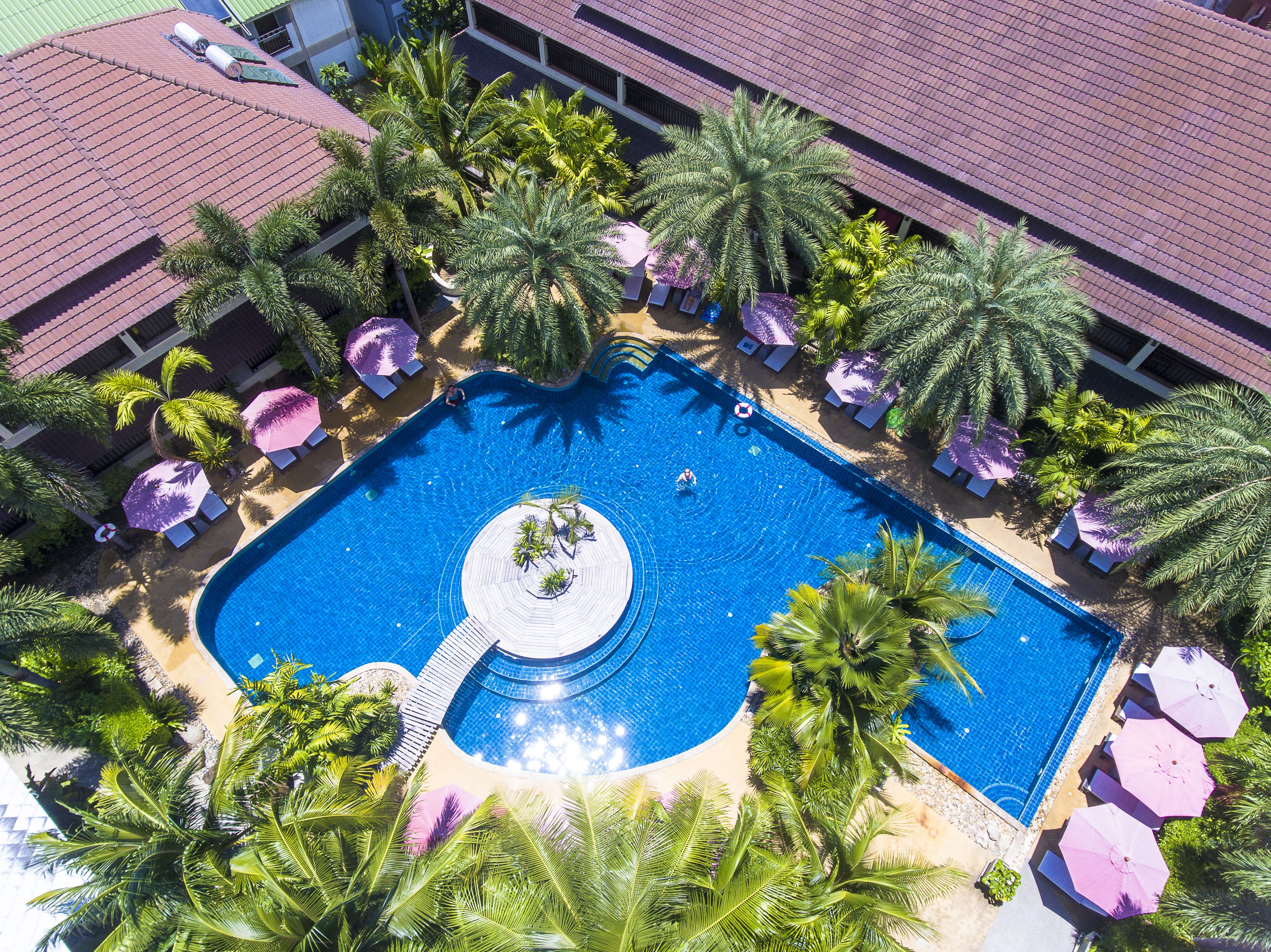 2 outdoor pools, pool umbrellas, pool loungers