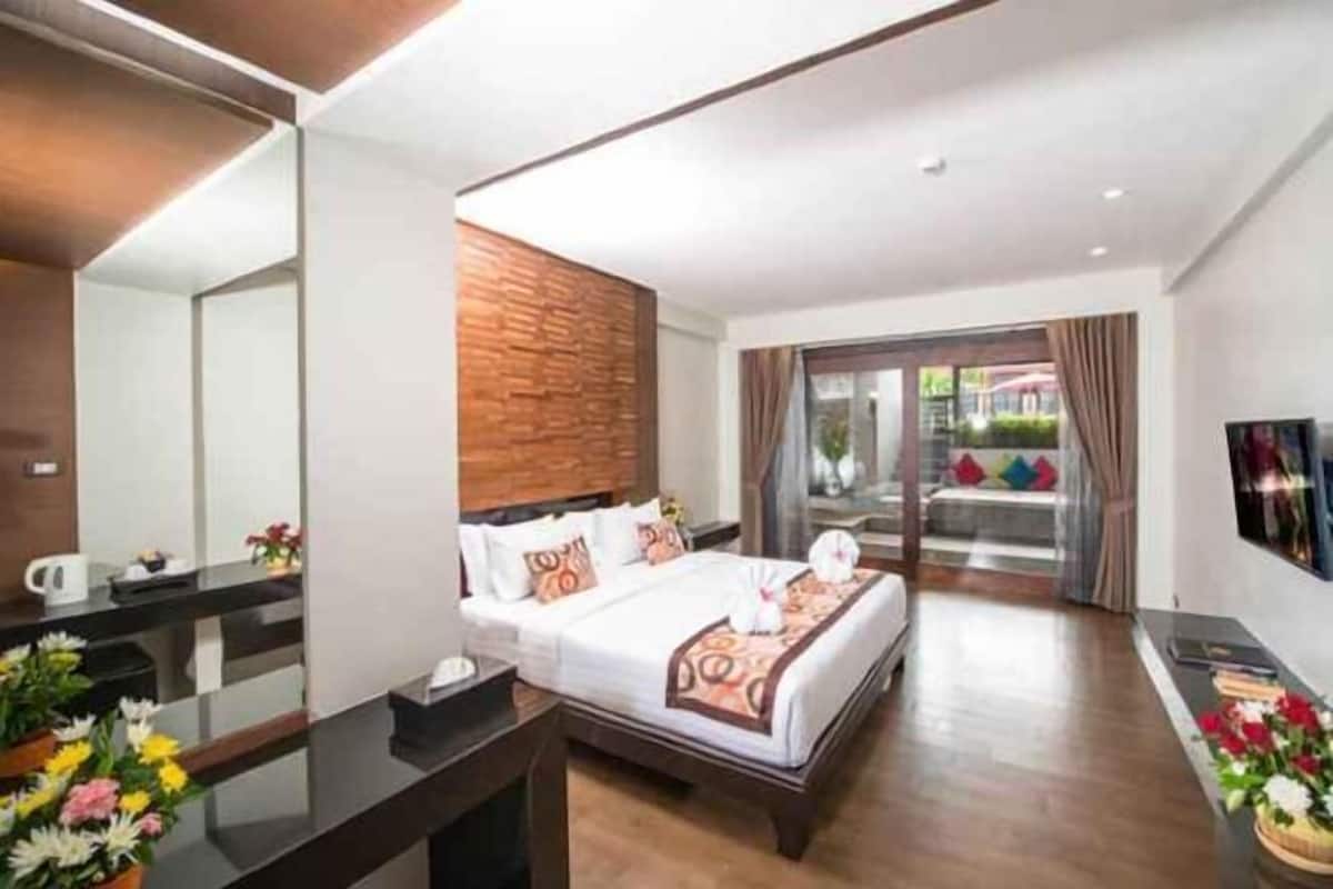 1 bedroom, in-room safe, iron/ironing board, free WiFi