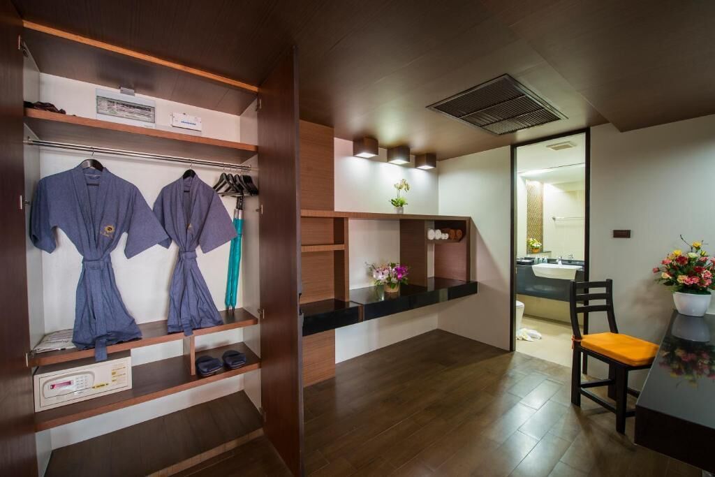 family suite | 1 bedroom, in-room safe, iron/ironing board, free wifi