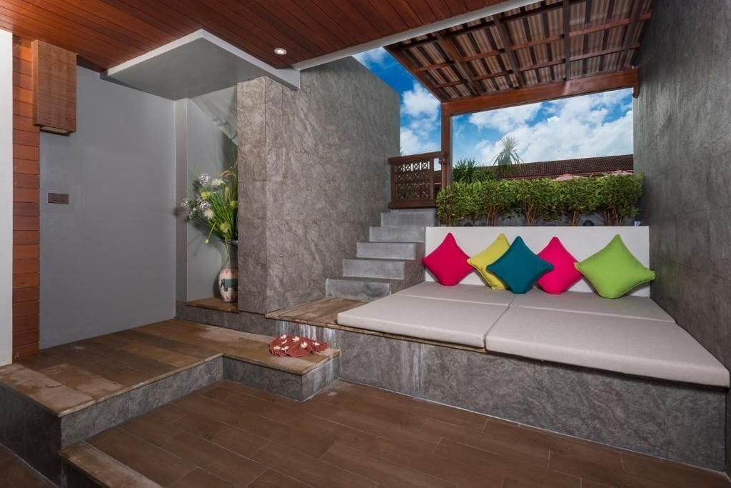 deluxe pool access double or twin | tech