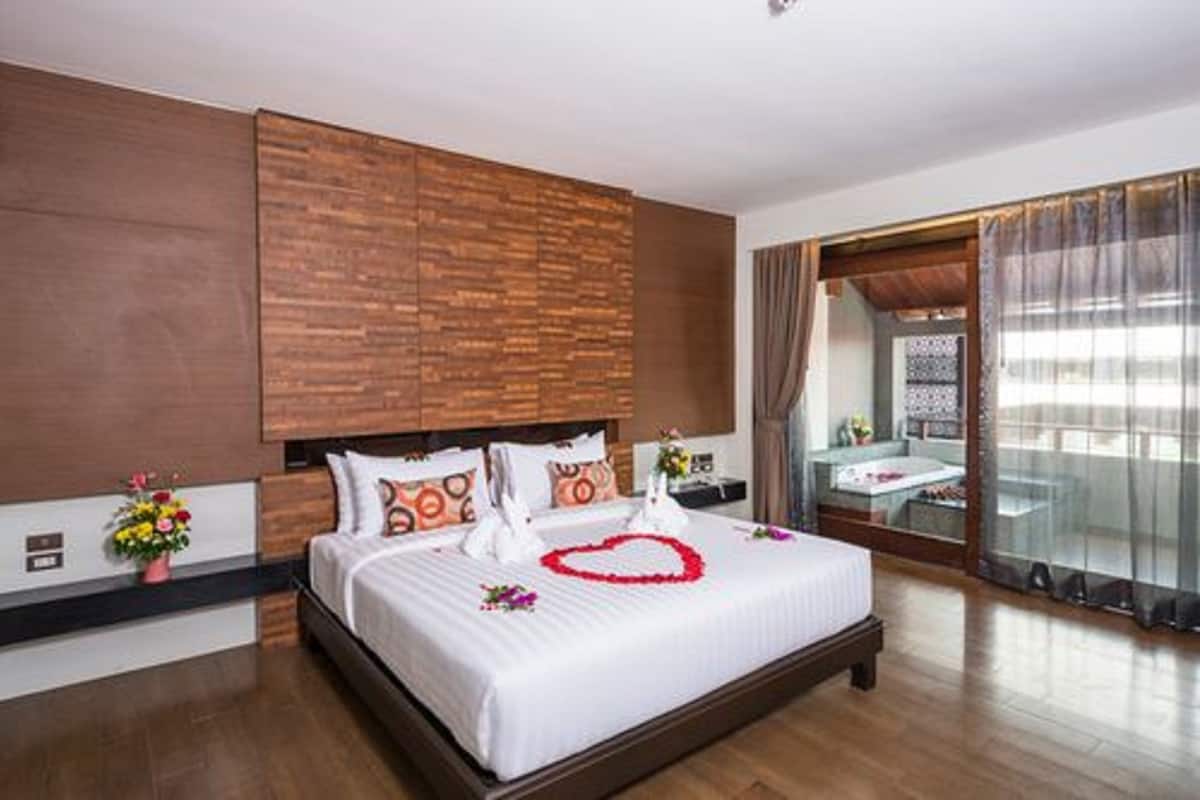 1 bedroom, in-room safe, iron/ironing board, free WiFi