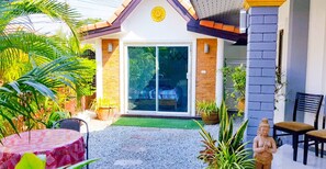 4 bedrooms, in-room safe, laptop workspace, blackout drapes - Corner Villa - Pattaya holiday House Walking Street (Pattaya)