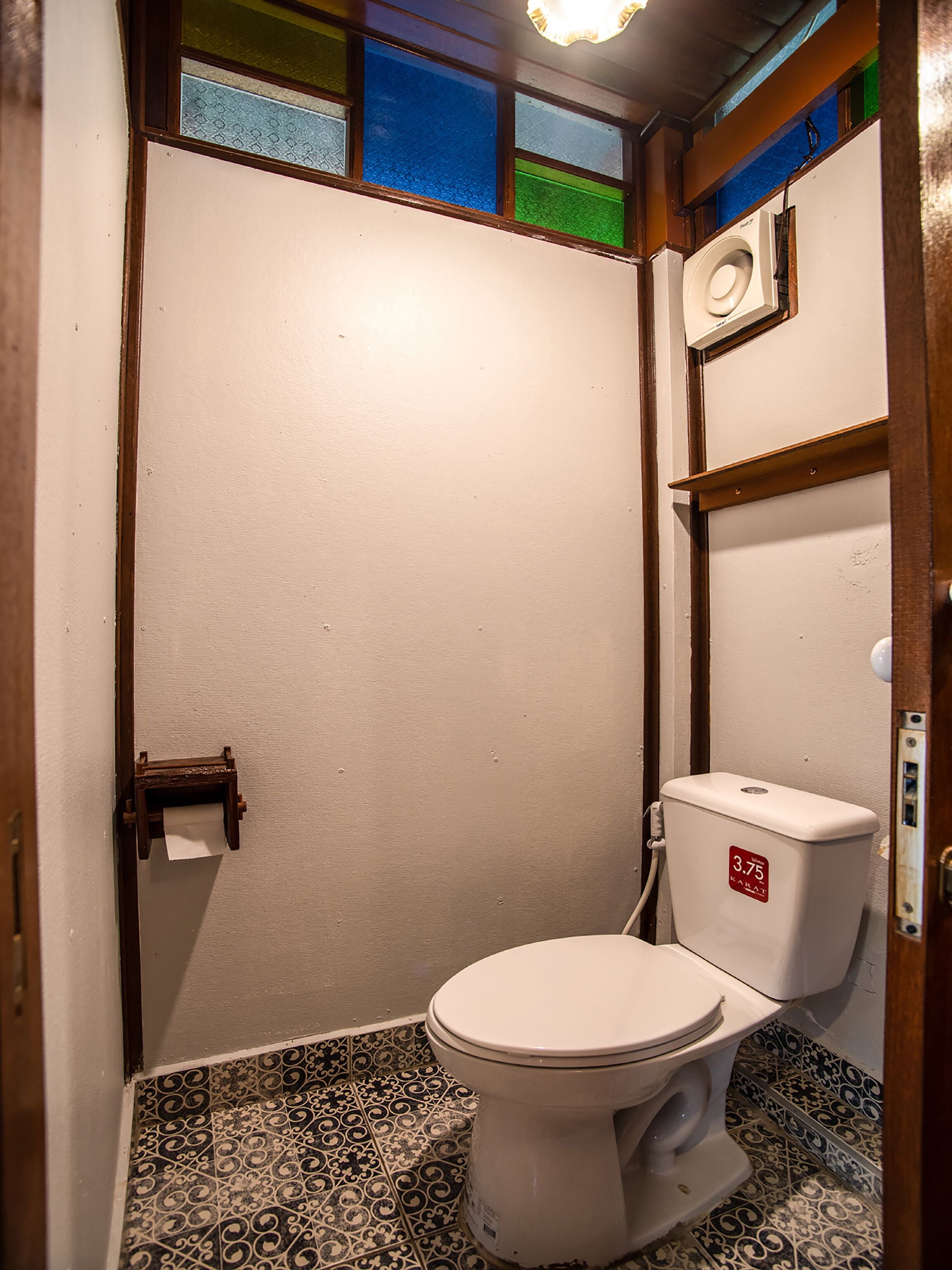 combined shower/bathtub, spring water bathtub, free toiletries