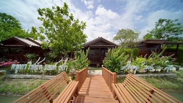 Chambre Supérieure Double ou avec lits jumeaux, vue établissement | Literie de qualité supérieure, coffres-forts dans les chambres, bureau