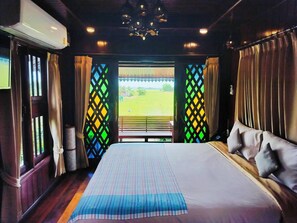 Chambre Supérieure Double ou avec lits jumeaux, vue établissement | Literie de qualité supérieure, coffres-forts dans les chambres, bureau