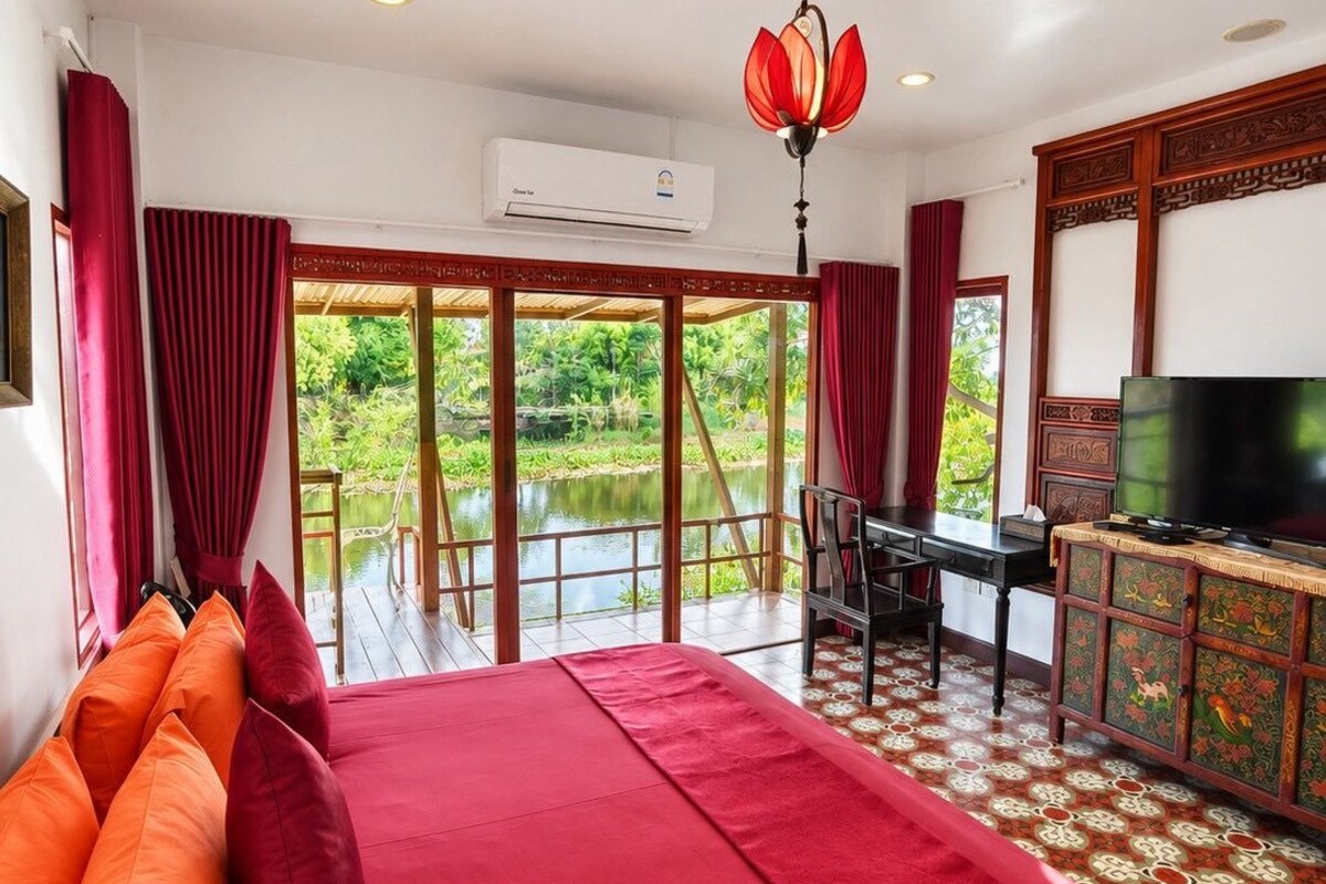 Deluxe Room, 1 King Bed, Hot Tub, Poolside | Premium bedding, in-room safe, laptop workspace, free WiFi
