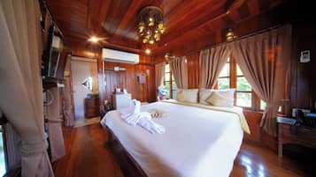 Premium bedding, in-room safe, desk, laptop workspace