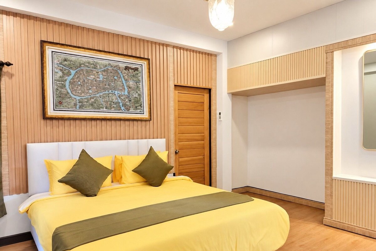 Deluxe Room, 1 King Bed, Hot Tub, Garden View | Premium bedding, in-room safe, laptop workspace, free WiFi