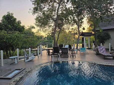 Exterior. Pludhaya Resort & Spa