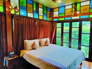 Grand suite, uitzicht op resort | Luxe beddengoed, een kluis op de kamer, een bureau, een laptopwerkplek