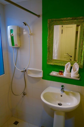 Standard Room | Bathroom