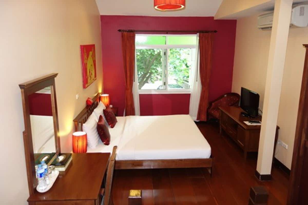 Habitación doble Deluxe, 1 cama matrimonial | Escritorio, camas extra y wifi gratis