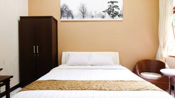 Executive Room | Desk, free WiFi, bed sheets