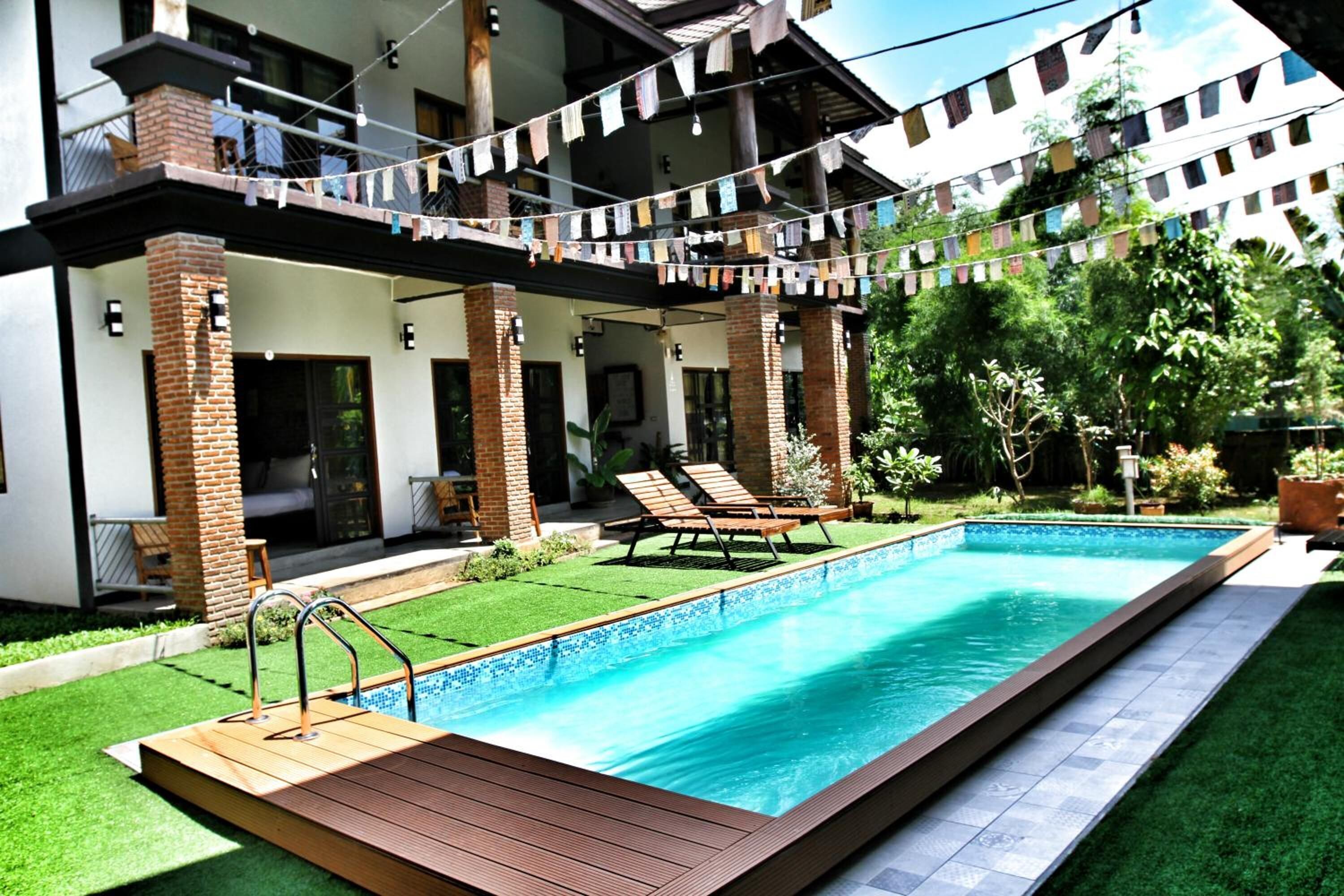 Outdoor pool, pool loungers