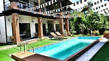 Outdoor pool, pool loungers