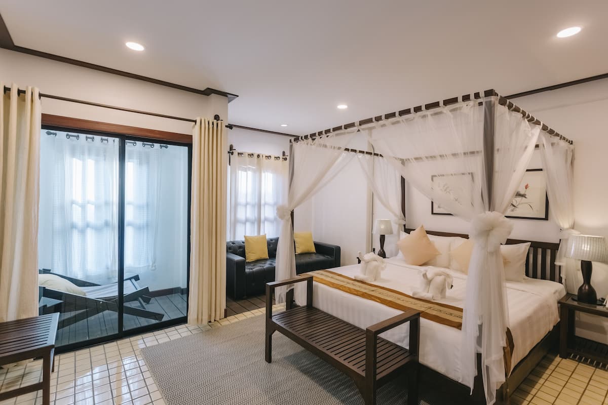 Premium bedding, minibar, in-room safe, desk