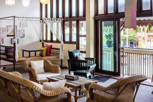 Breakfast, lunch, dinner served; Thai cuisine 