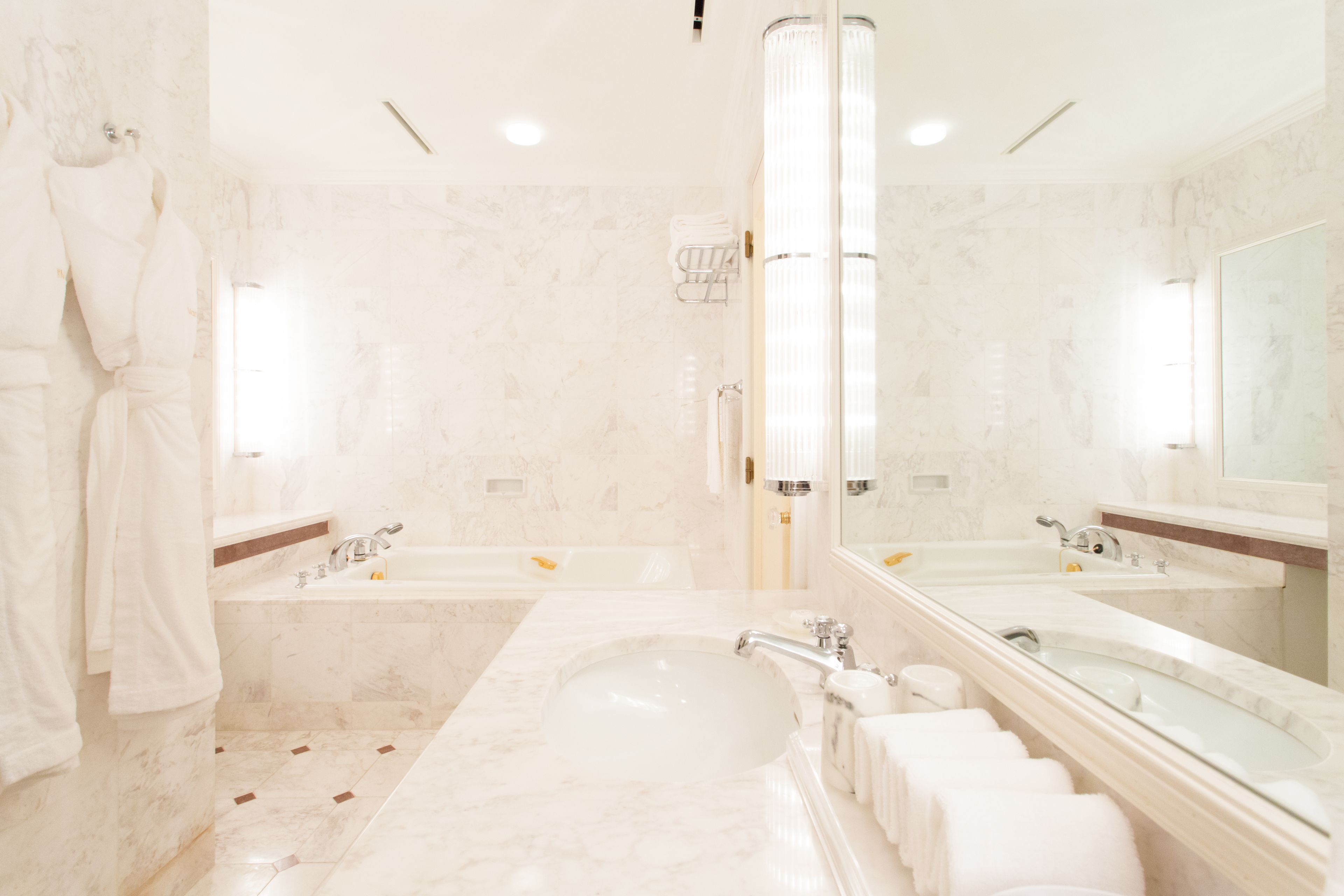 combined shower/bathtub, deep-soaking bathtub, free toiletries