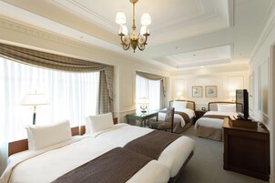 Luxury Twin Room, Non Smoking (46 sqm) | In-room safe, desk, blackout drapes, iron/ironing board