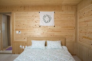 Family Room | Individually decorated, individually furnished, desk, blackout drapes - Jeju Sunflower Pension (Seogwipo)