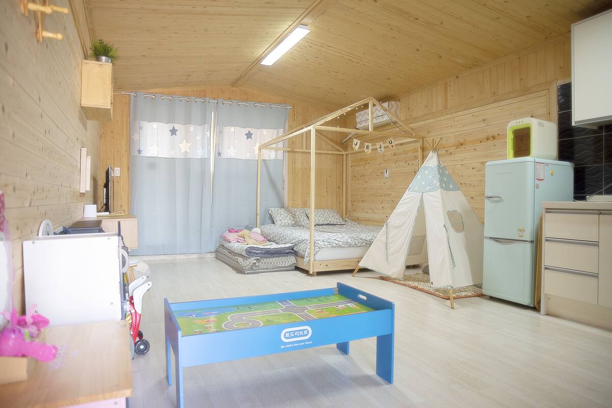 Desk, blackout curtains, free WiFi, individually decorated