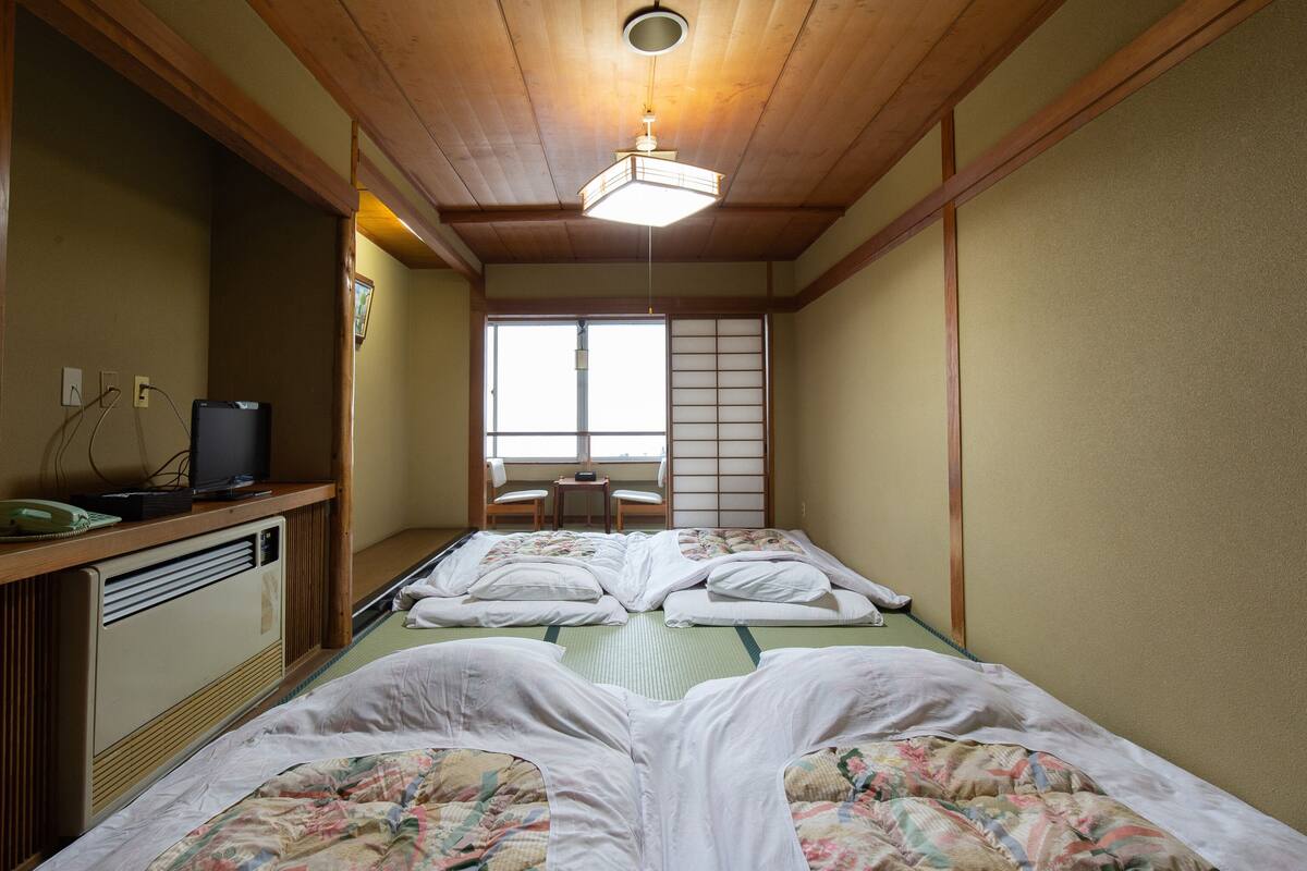 Japanese Room up to 4 guests, Smoking | In-room safe, desk, WiFi (free), bed sheets