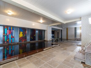 Habitación tradicional, para fumadores, baño compartido (Japanese Style, up to 1 guest) | Baño | Tina con regadera, tina profunda, secadora de cabello, pantuflas 