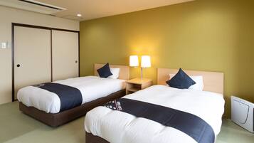 Japanese Room up to 2 guests, Smoking | In-room safe, desk, free WiFi, bed sheets