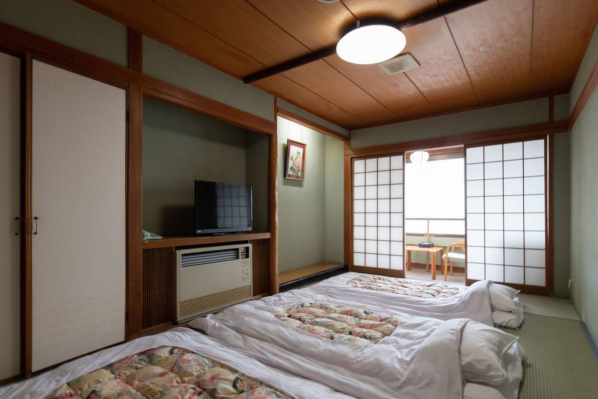Japanese Room up to 3 guests, Smoking | In-room safe, desk, WiFi (free), bed sheets