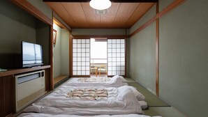 Chambre Triple Tradition, fumeur (Japanese Style, up to 3 guests)